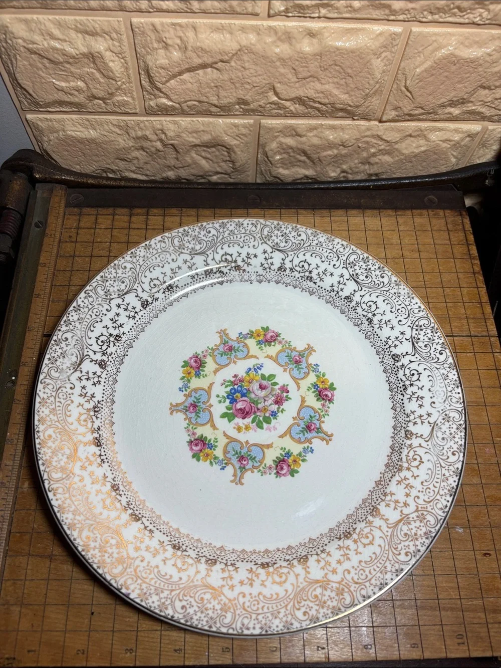 Pair Parisian Center Dinner Plates 10 1/8”D Made USA 22K Gold Pattern Rim Floral